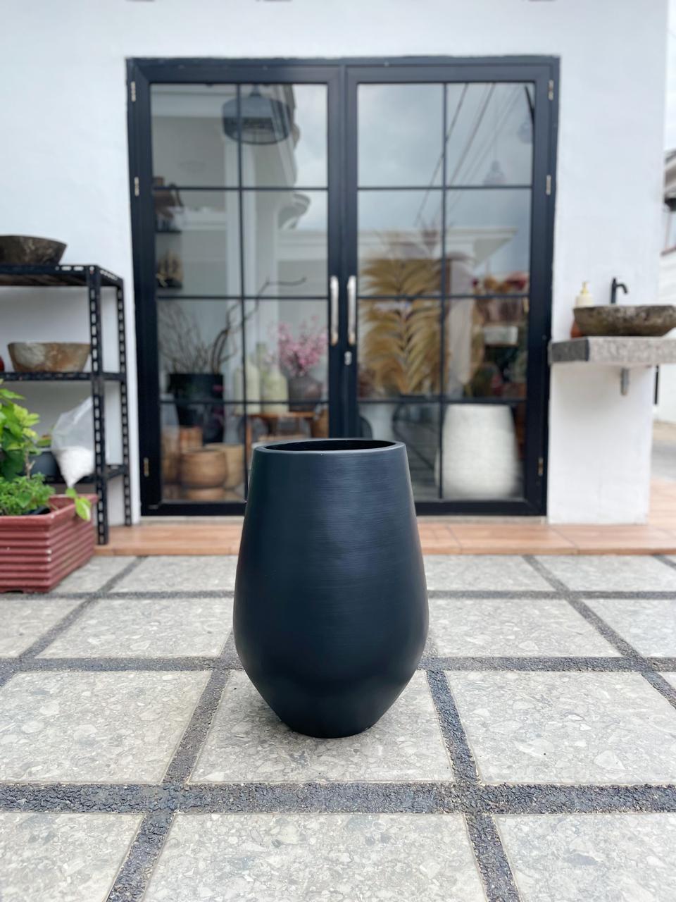 Pot Bohay tinggi hitam 